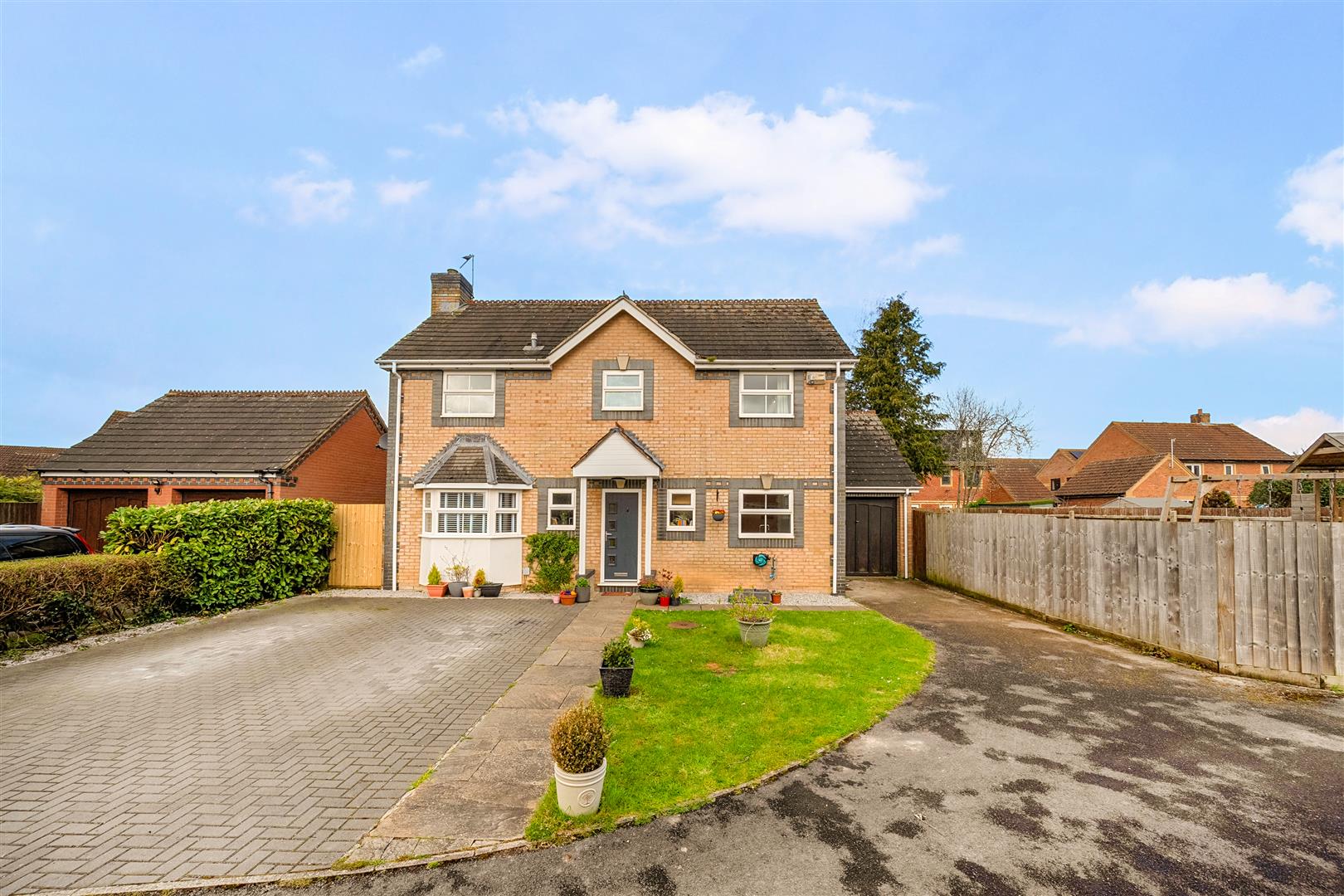 Willis Close, 